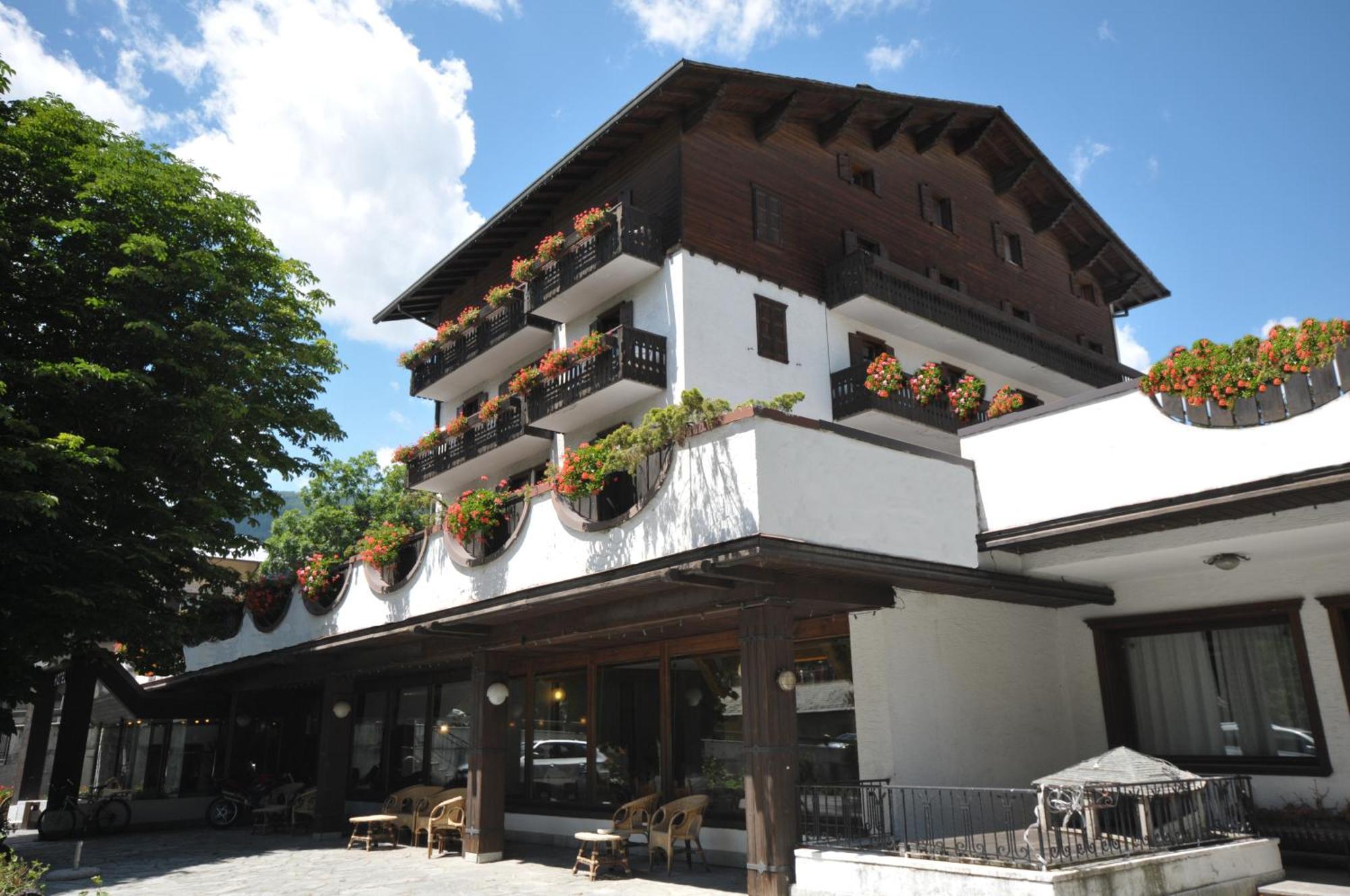 Hotel Nazionale Bormio Kültér fotó
