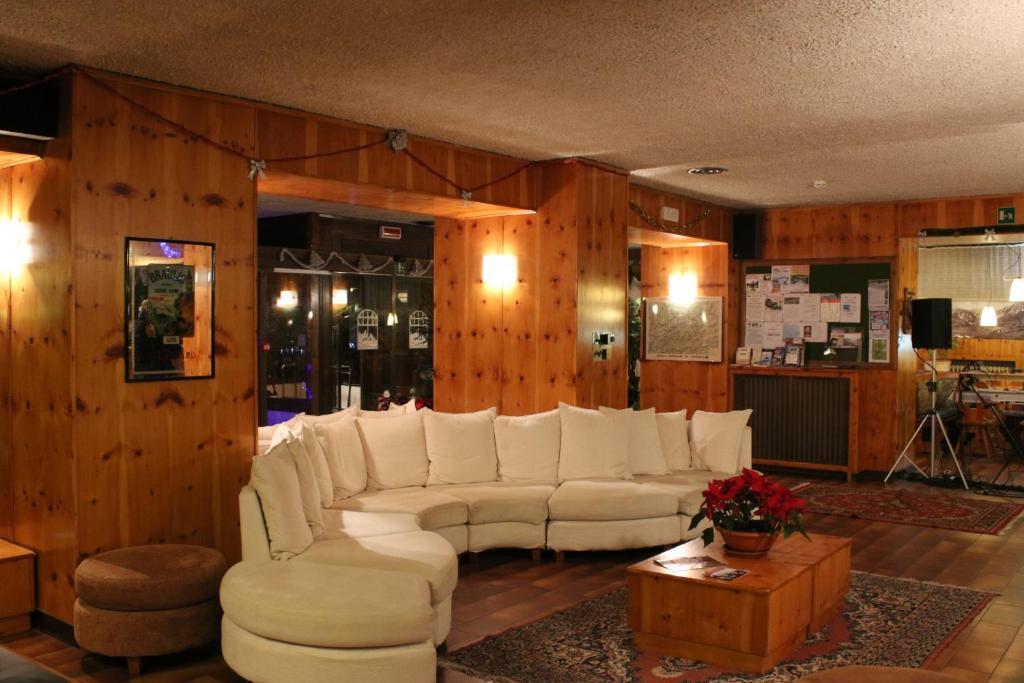 Hotel Nazionale Bormio Kültér fotó