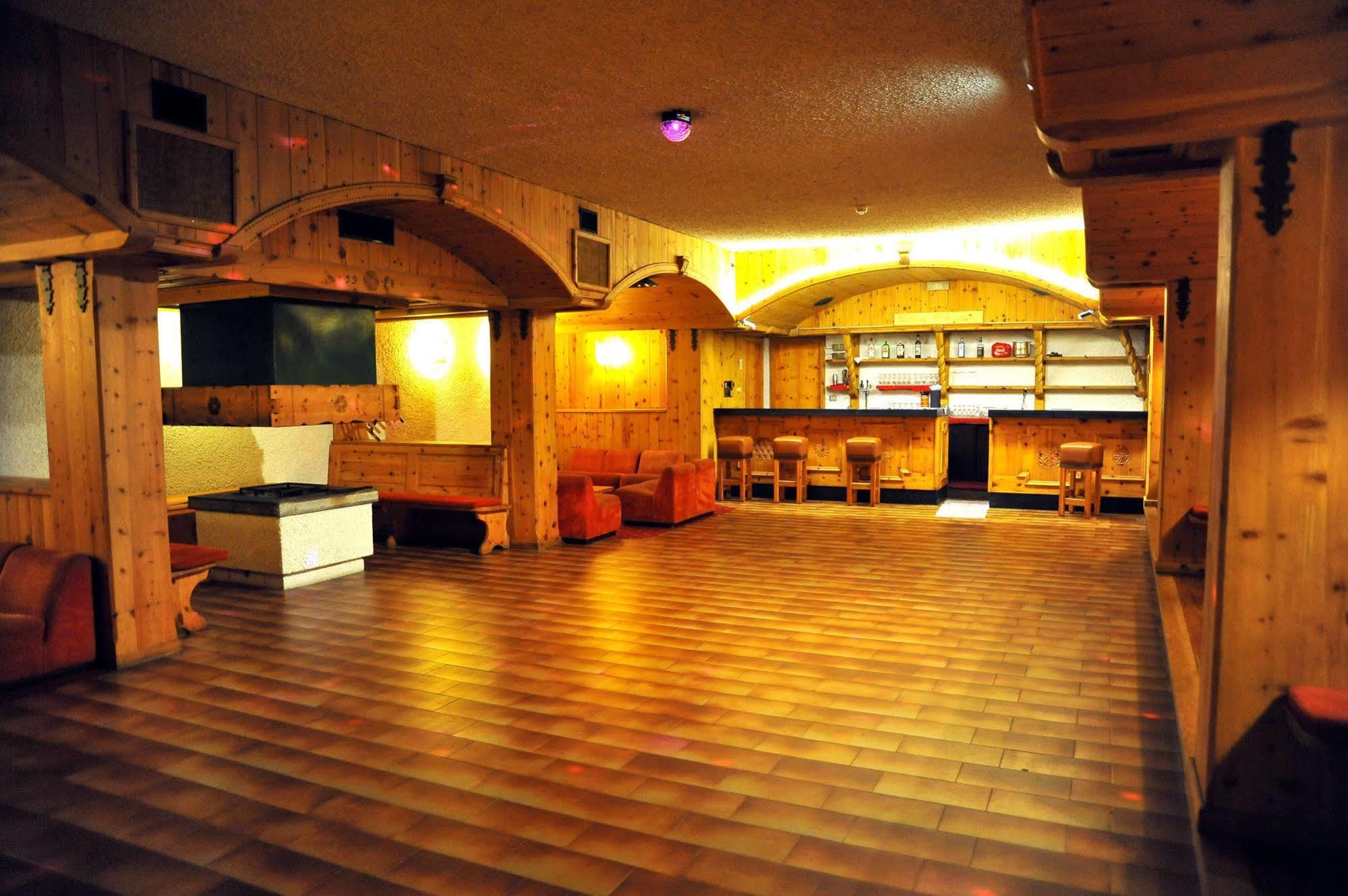 Hotel Nazionale Bormio Kültér fotó